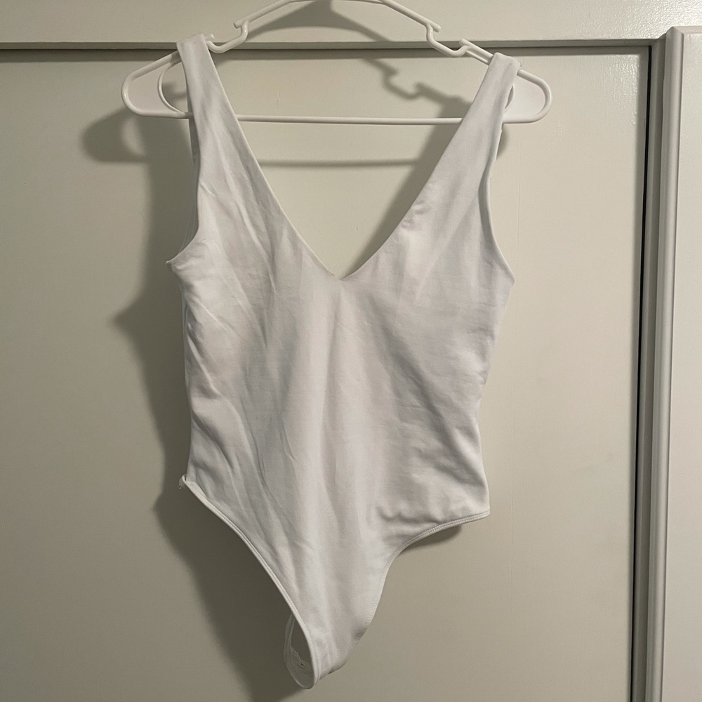 Aritzia Babaton Contour V-Neck Bodysuit